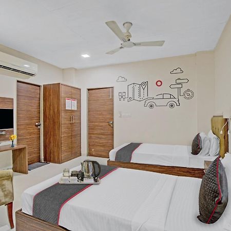 Hotel O The Kia Residency Hotel And Banquet อาเมดาบัด ภายนอก รูปภาพ