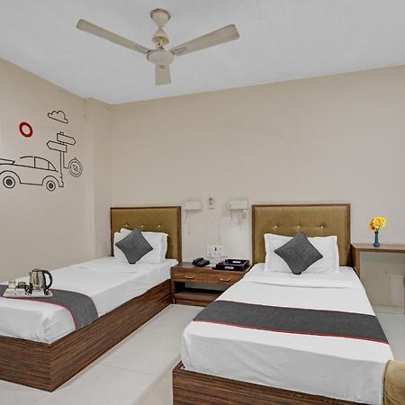 Hotel O The Kia Residency Hotel And Banquet อาเมดาบัด ภายนอก รูปภาพ