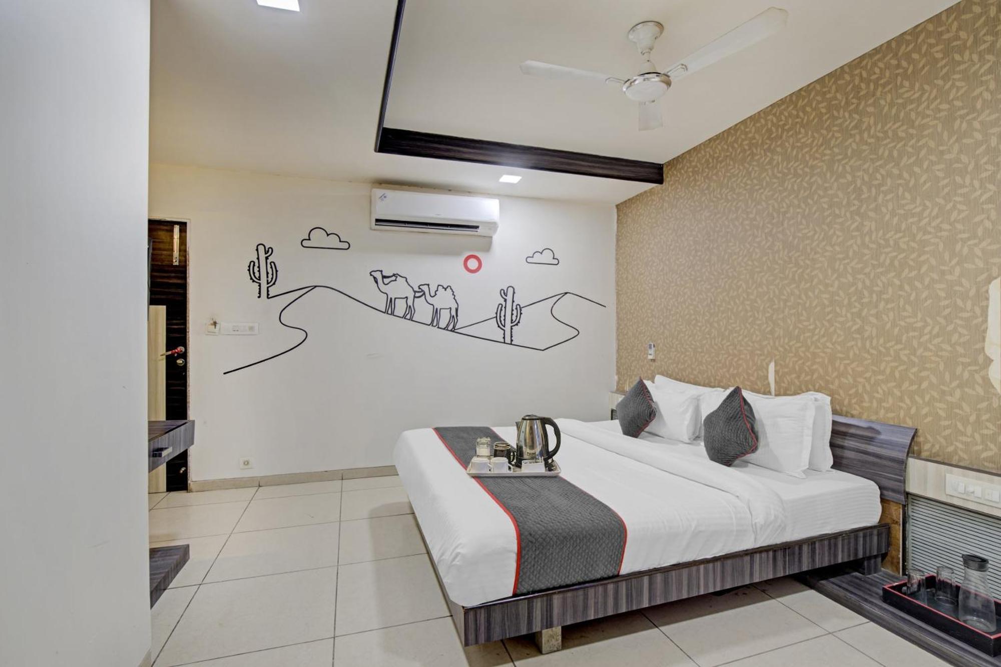 Hotel O The Kia Residency Hotel And Banquet อาเมดาบัด ภายนอก รูปภาพ
