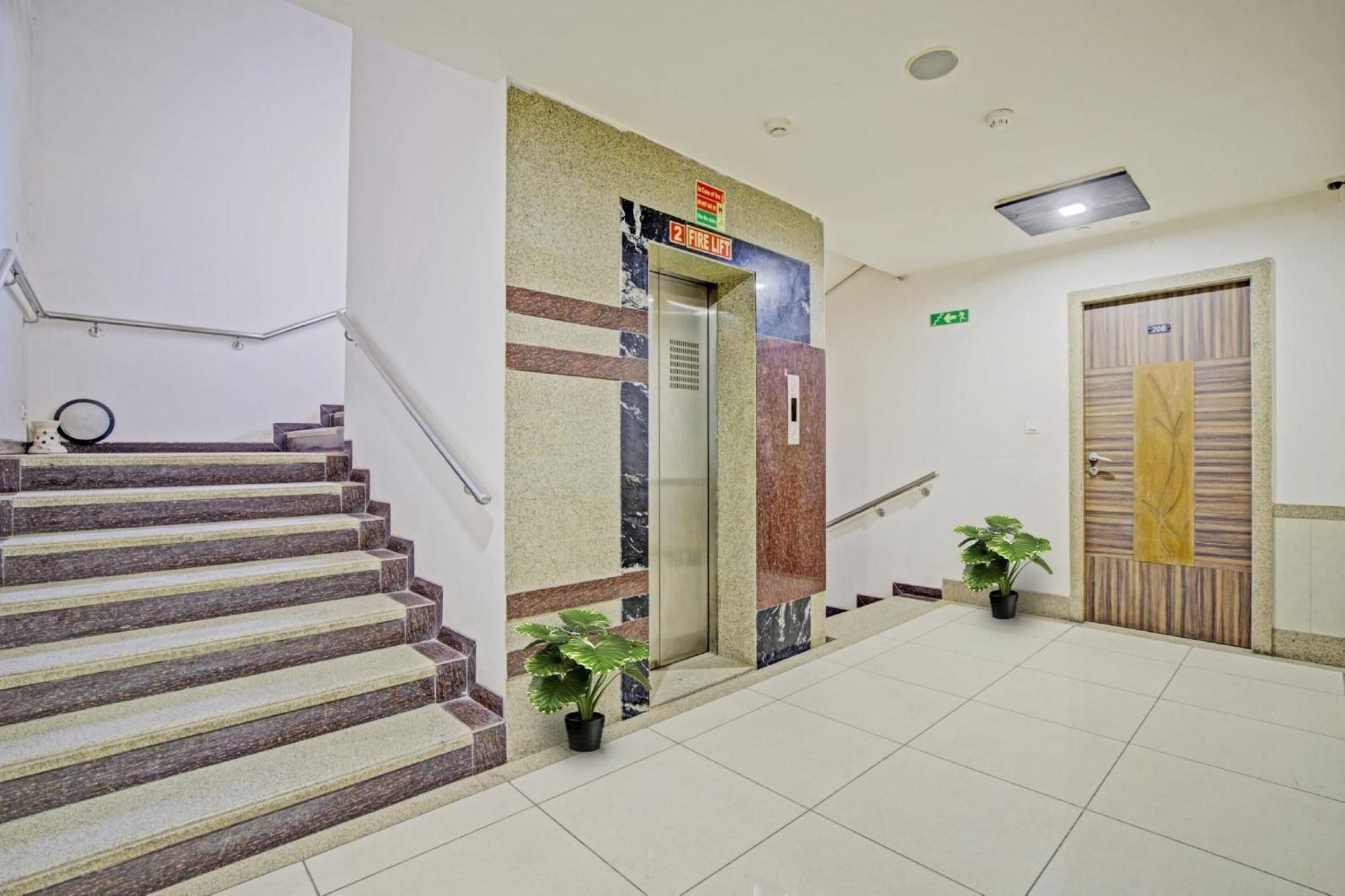 Hotel O The Kia Residency Hotel And Banquet อาเมดาบัด ภายนอก รูปภาพ