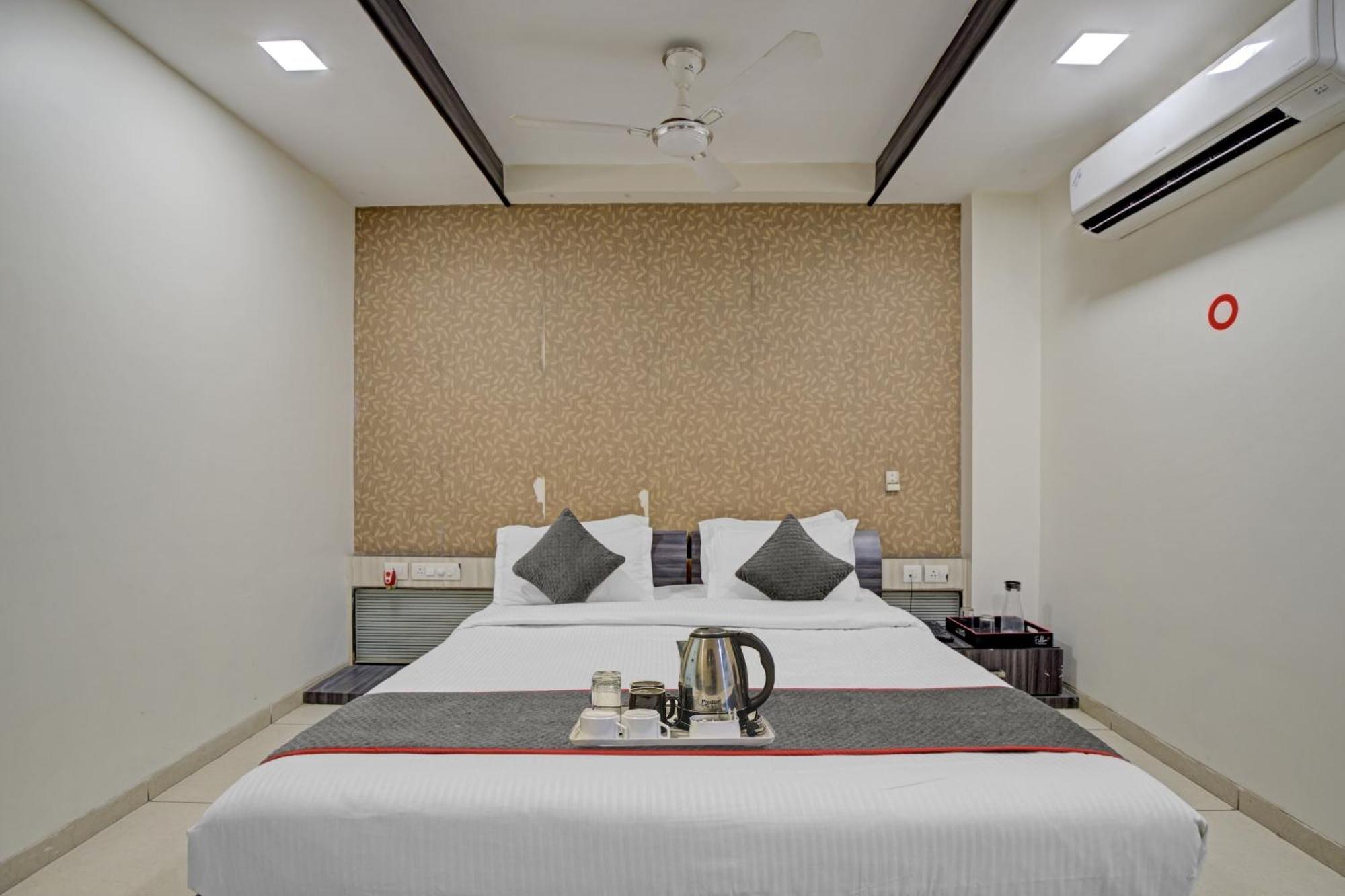 Hotel O The Kia Residency Hotel And Banquet อาเมดาบัด ภายนอก รูปภาพ