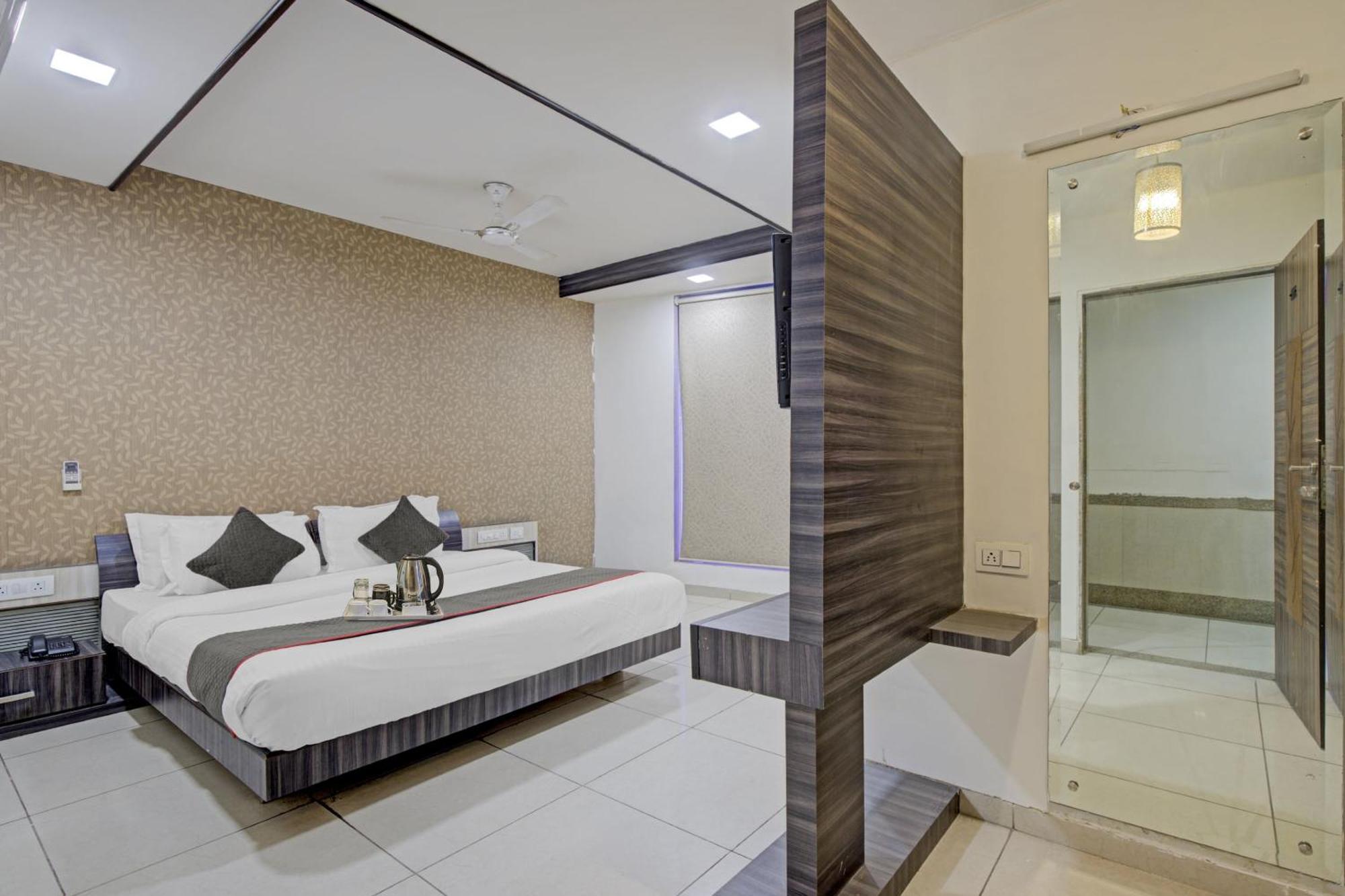 Hotel O The Kia Residency Hotel And Banquet อาเมดาบัด ภายนอก รูปภาพ