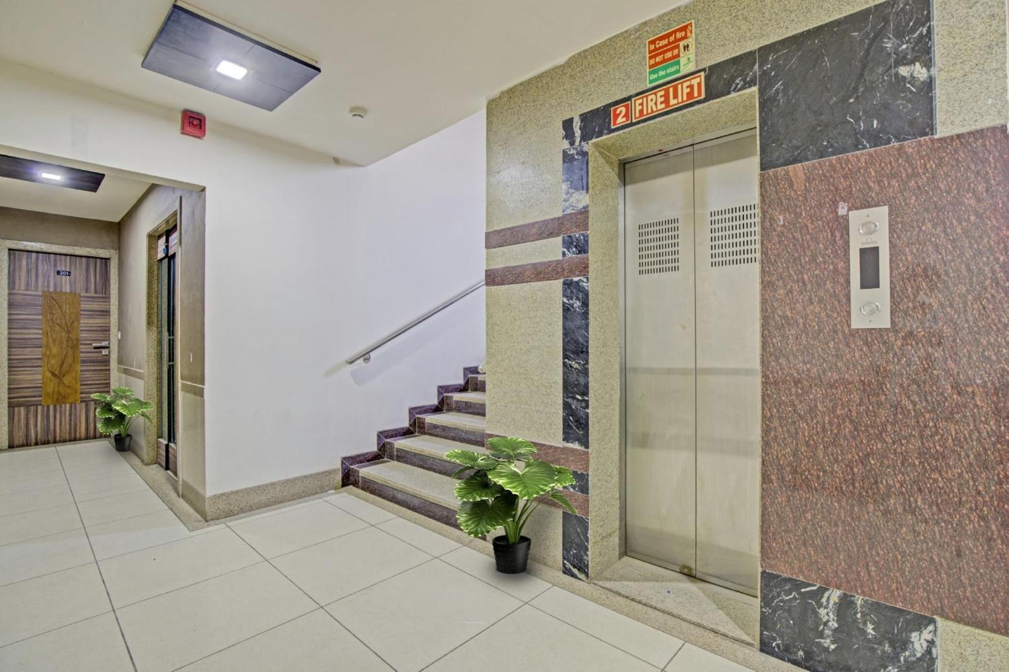 Hotel O The Kia Residency Hotel And Banquet อาเมดาบัด ภายนอก รูปภาพ