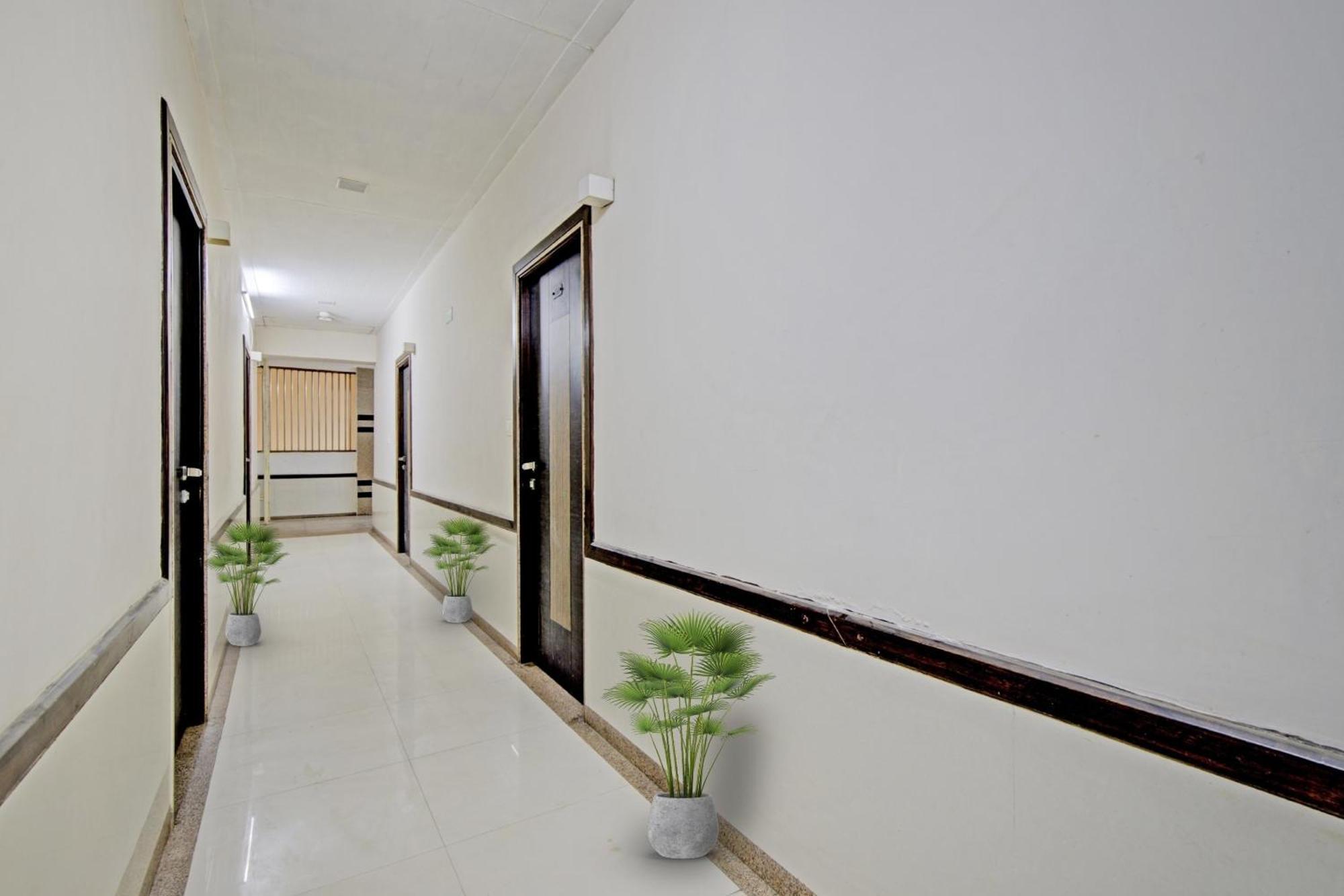 Hotel O The Kia Residency Hotel And Banquet อาเมดาบัด ภายนอก รูปภาพ
