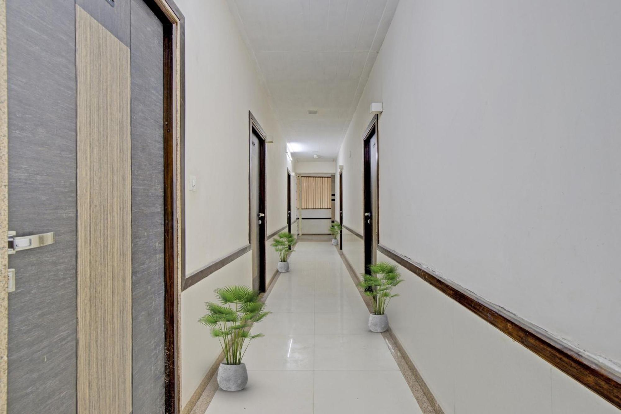 Hotel O The Kia Residency Hotel And Banquet อาเมดาบัด ภายนอก รูปภาพ